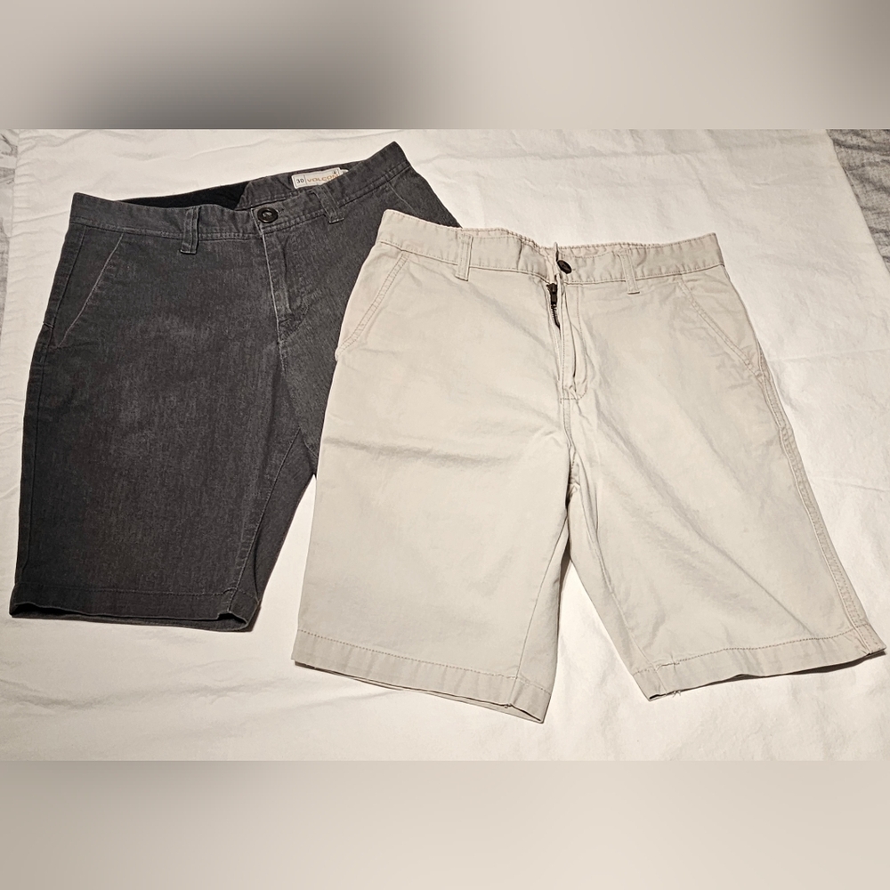 2 Pair Men's Shorts 1 Gray 1 Tan Size 30